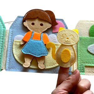 Casa de muñecas portátil Mini libros tranquilos con muñecas personalizadas Muñeca multicultural Libro ocupado Muñeca diversa Juguete de bebé de fieltro personalizado Juguete de juego de simulación