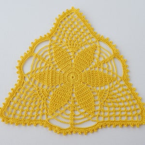 Crochet Doily, Yellow Crochet Doily, Décoration de table, Décor intérieur, Tea Decor image 1