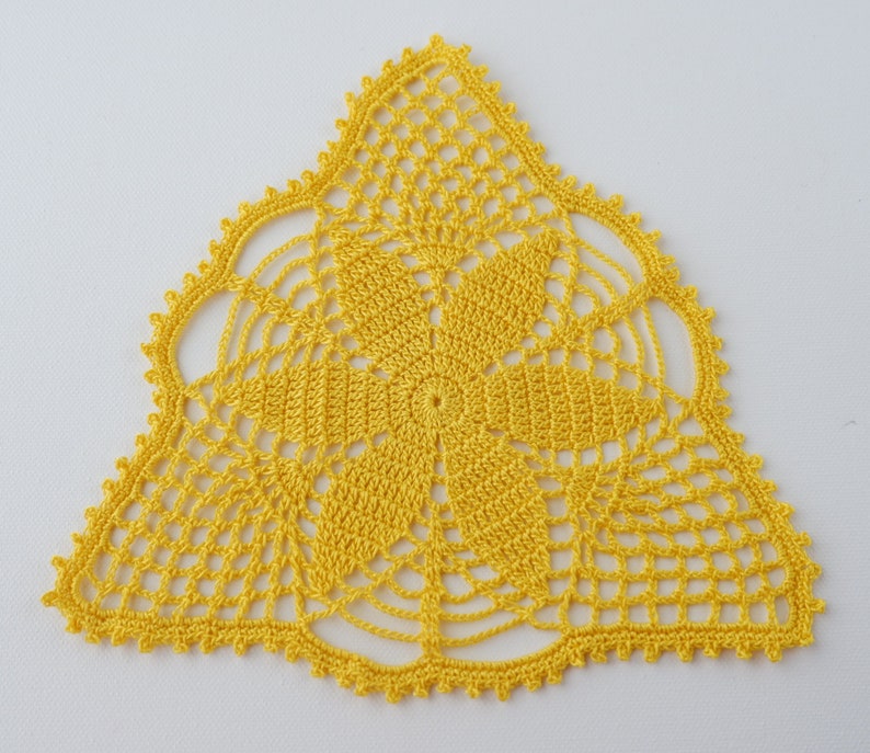 Crochet Doily, Yellow Crochet Doily, Décoration de table, Décor intérieur, Tea Decor image 1