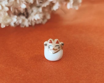 Mini lucky cat, lucky charm, gri-gri, talisman, Maneki-neko, luck: beige, porte-bonheur, chat, unique, céramique, chance