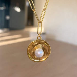 Paper Clip Necklace with Pearl Coin Pendant Minimalist Necklace Link Chain in Gold Freshwater Pearl Jewellery Coin Necklace image 5
