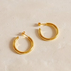 Gold Hoop Earrings 2.5cm by MUCHV Minimalist Large Hoop Earrings, Perfect for Stacking Everyday Cartilage Hoop Best Friend Gift image 3