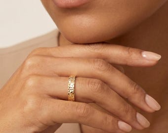 Silver or Gold Textured Band Ring - Minimalist Stacking Ring - Hammered Band - Chic Everyday Jewellery