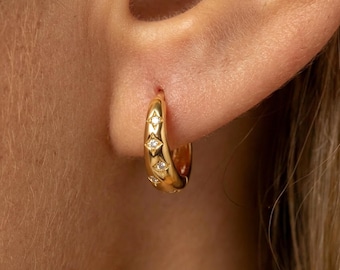 Star Huggie Hoop Earrings – Gold or Silver Celestial Hoops – Everyday Minimal Chunky Tiny Hoops, Minimalist Jewellery