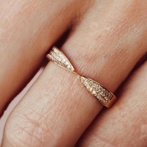 Perfect Infinity Ring With Round Cut Lab Grown Diamond Eternity Wedding Band For Her 14K/18K Rose Gold Ring, Twisted Ring, Personalized Gift