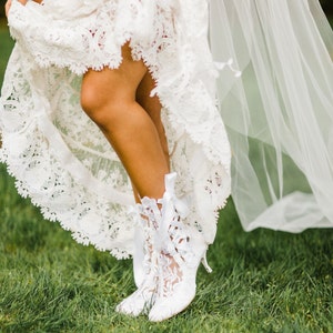 White Lace Bridal Boots Wedding Shoes Low Heel Vintage Ankle High Boots ...