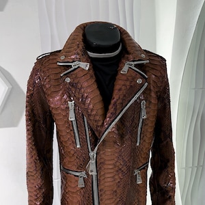 メンズブラウンキングパイソンレザージャケット、スネークスキンバイカージャケット、カスタムバイカードラゴンレザージャケット