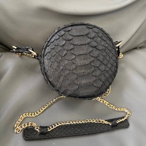 Sac a bandouliere rond noir en peau de python veritable Sacs ronds Sacs en cuir exotique Sac en peau de serpent en cuir pour femme chic Sac de createur Etsy Canada