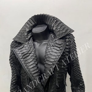 Blouson motard KING en peau de serpent pour homme, Blouson en cuir python noir pour homme, Blouson motard en peau de serpent personnalisé, Blouson moto en cuir pour homme