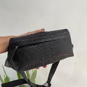 Steve madden shop snakeskin fanny pack