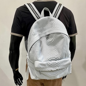 ホワイト パイソン バックパック、ユニセックス ホワイト パイソン レザー バックパック、スネークスキン リュックサック、ソフト レザー バックパック