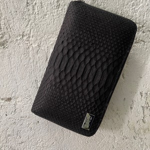 Cartera de piel de serpiente, organizador de cuero de pitón, cartera de cuero negro, documentos de viaje de cuero, regalo personalizado para él