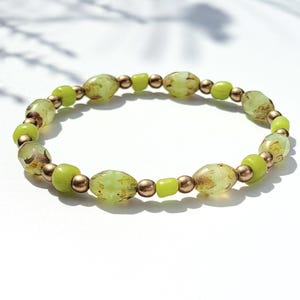ARMBAND mit Java Perlen in grün Made in Germany im Boho Ibiza Look