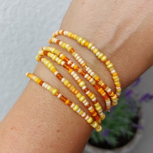 ARMBAND gewickelt aus kleinen Perlen in orange gelb Lagenarmband Stretcharmband