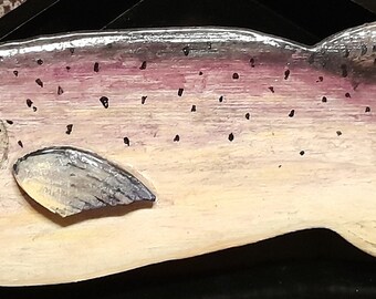 Salmón plateado tallado y pintado a mano.