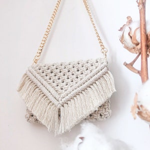 Boho-chic macrame pouch
