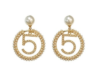 Elegantly Simple Pearl Number 5 Circle Earrings Gold
