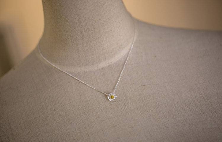 UK Daisy Sterling Silver Necklace Gift Boxed