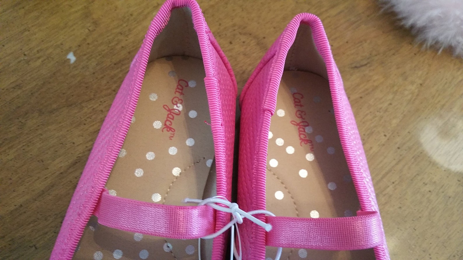 new hot pink ballet girls shoes, size 6, cat and jack, pink slipper shoes, has bows, dressy, formal, rubber sole, preppy, femini
