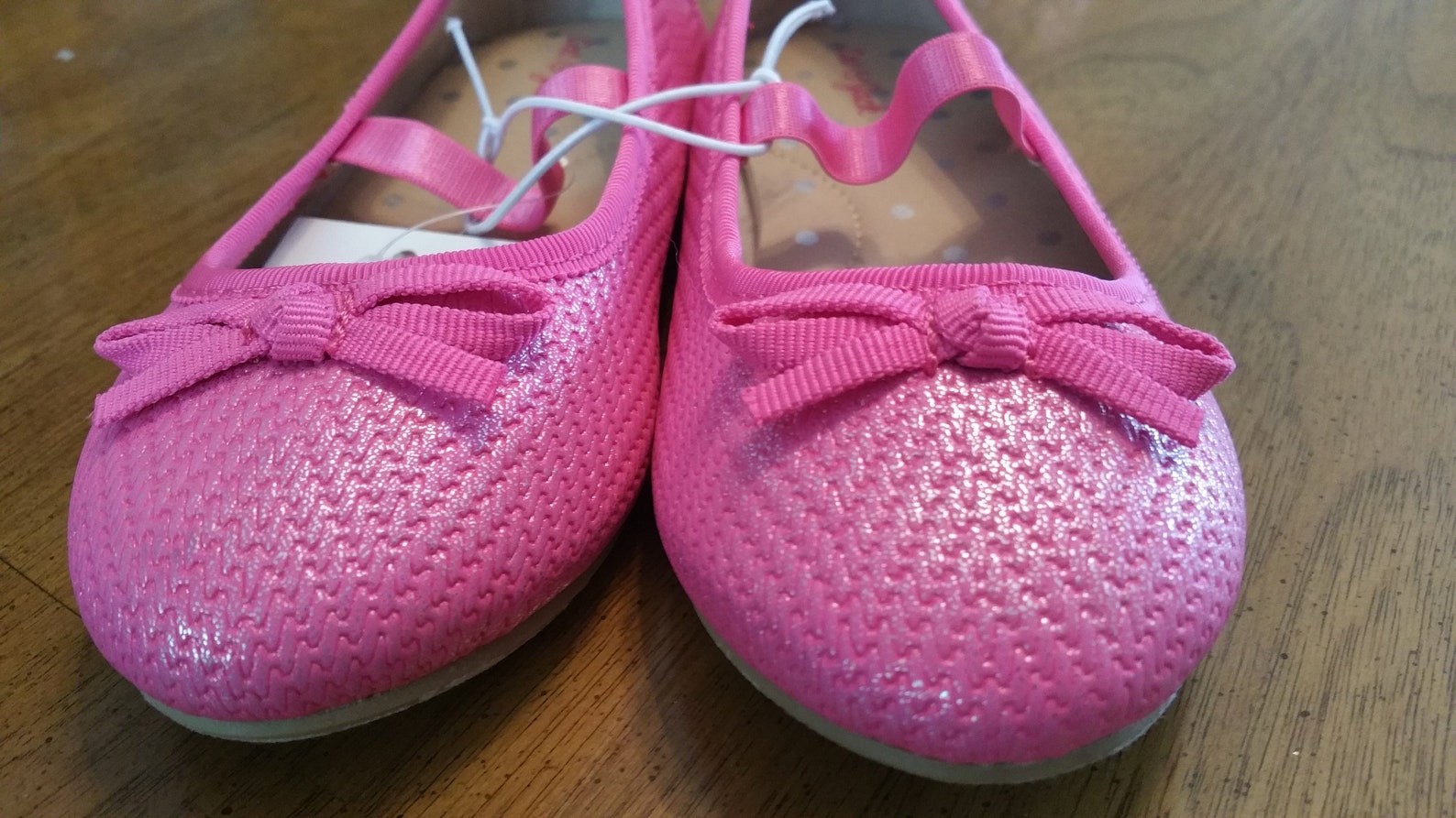 new hot pink ballet girls shoes, size 6, cat and jack, pink slipper shoes, has bows, dressy, formal, rubber sole, preppy, femini