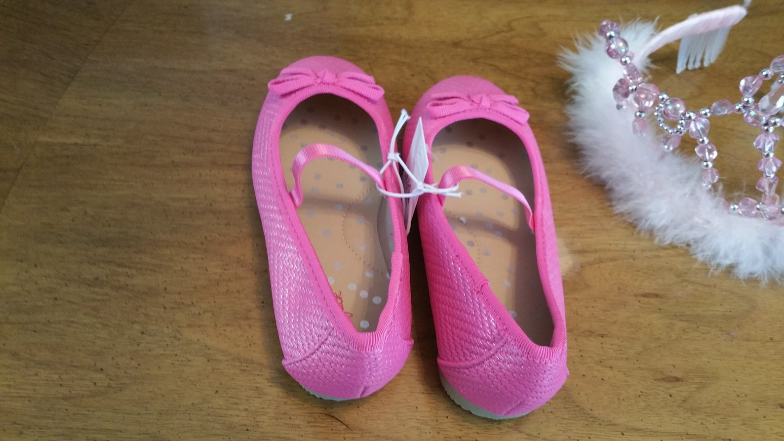 new hot pink ballet girls shoes, size 6, cat and jack, pink slipper shoes, has bows, dressy, formal, rubber sole, preppy, femini