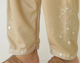 Pantalones shalwar pakistaníes beige: pantalones tulipán bordados