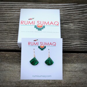 Malachite Jewelry Set | Malachite Earrings | Malachite Necklace | Bday Gift for Her | Silver Green Malachite Stone Minimal Triangle Set. Sterling silver malachite triangle pendant and earrings set, handcrafted by Rumi Sumaq, featuring a deep green gemstone known for its healing and protective properties. The minimalist triangle design makes this jewelry set versatile for both casual and formal wear. A thoughtful gift for anyone who appreciates unique, handmade gemstone jewelry.