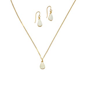 Energy Healing Gift
This white jasper jewelry set is more than just an accessory—it's a healing stone set designed to bring balance and peace. White jasper is known for its calming and grounding energy, making this unique gift for her perfect for those who practice energy healing. Handcrafted on Marthas Vineyard, this white boho jewelry set blends natural elegance with spiritual significance. The white necklace set comes packaged ready for gifting in a beautiful RumiSumaq gift box.