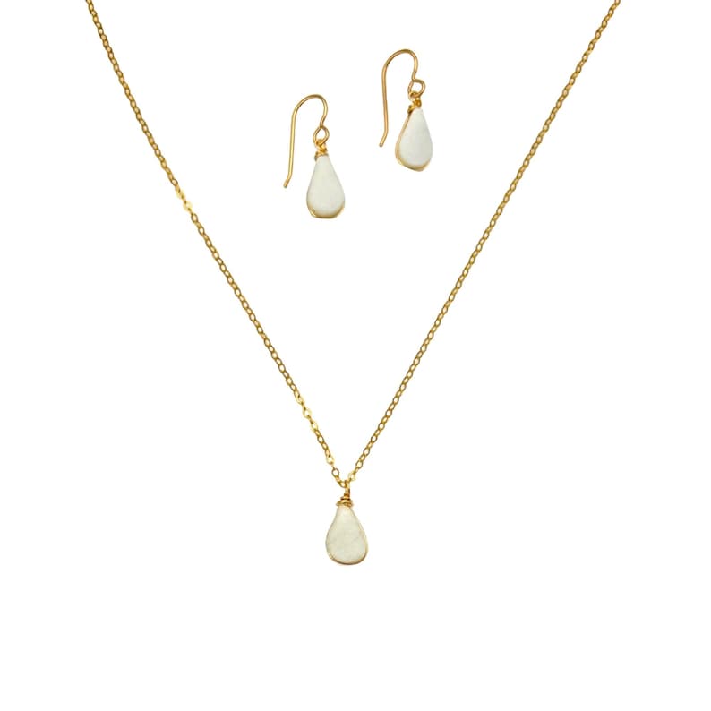 Energy Healing Gift
This white jasper jewelry set is more than just an accessory—it's a healing stone set designed to bring balance and peace. White jasper is known for its calming and grounding energy, making this unique gift for her perfect for those who practice energy healing. Handcrafted on Marthas Vineyard, this white boho jewelry set blends natural elegance with spiritual significance. The white necklace set comes packaged ready for gifting in a beautiful RumiSumaq gift box.