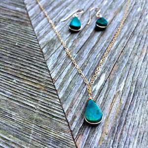 Chrysocolla Earrings and Necklace Set, Peruvian Turquoise Stone Teardrop Jewelry Gift Set For Her. Handmade gemstone jewelry set featuring a Chrysocolla teardrop pendant necklace on a delicate gold fill chain with matching dangle earrings. This Peruvian turquoise stone set highlights the unique beauty and healing properties of Chrysocolla. A perfect gift for nature lovers, spiritual seekers, and those who appreciate high-quality, handcrafted jewelry. Comes ready for gifting in a Rumi Sumaq box.