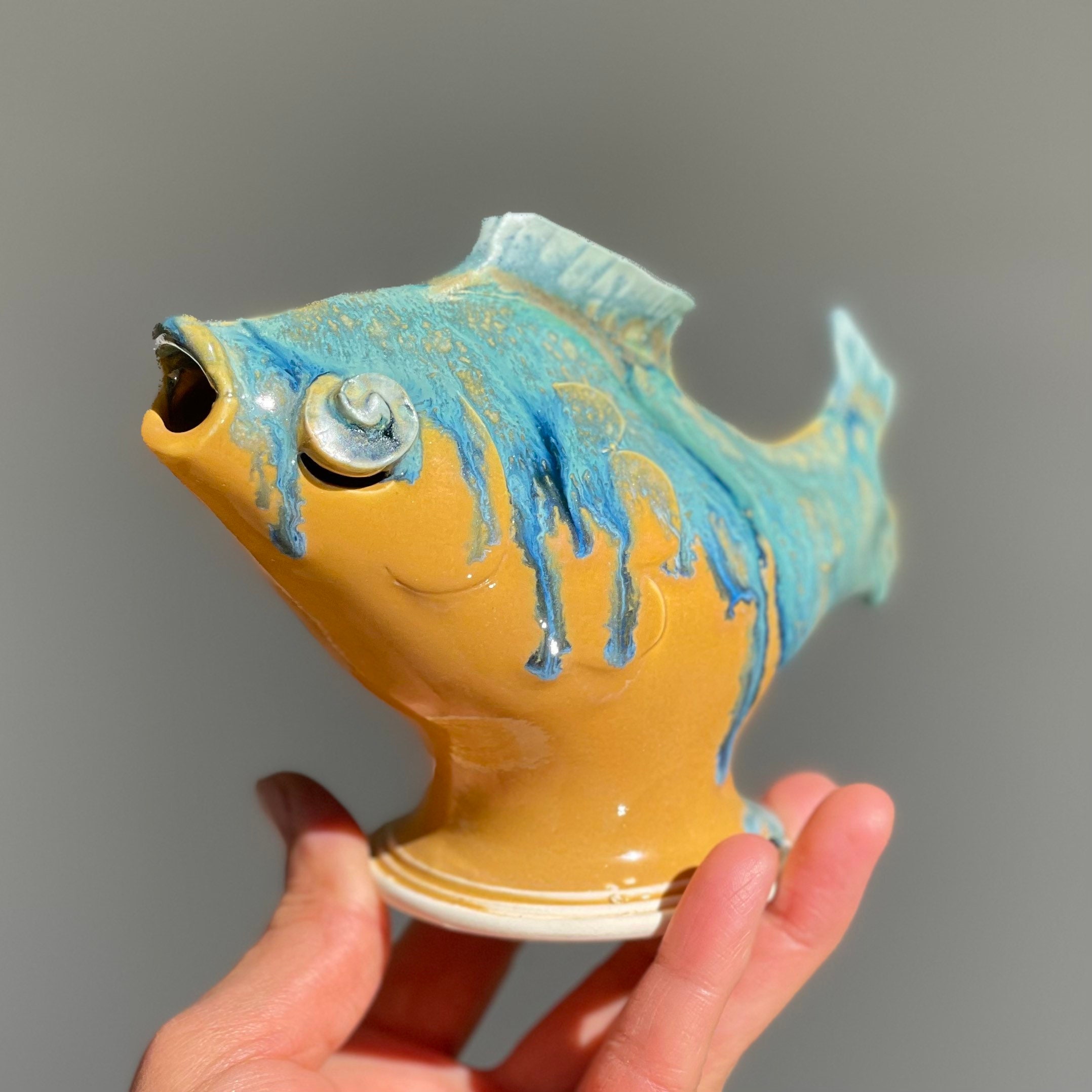 陶器製 魚の置物 青と金のグラデーション 陶器製 魚の置物 青と金の