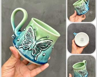 Handgemachte grüne und blaue Kaffee / Teetasse mit Schmetterlingen, handgemachte Tasse. Rad geworfen, Einzigartige Mug.Eco-Friendly Keramikbecher.