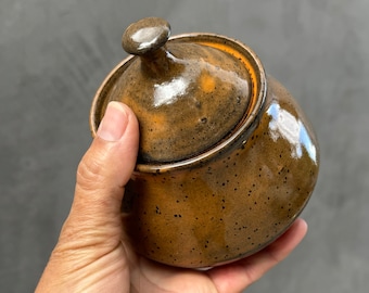 Barattolo con coperchio in ceramica fatto a mano: contenitore in ceramica tornita al tornio