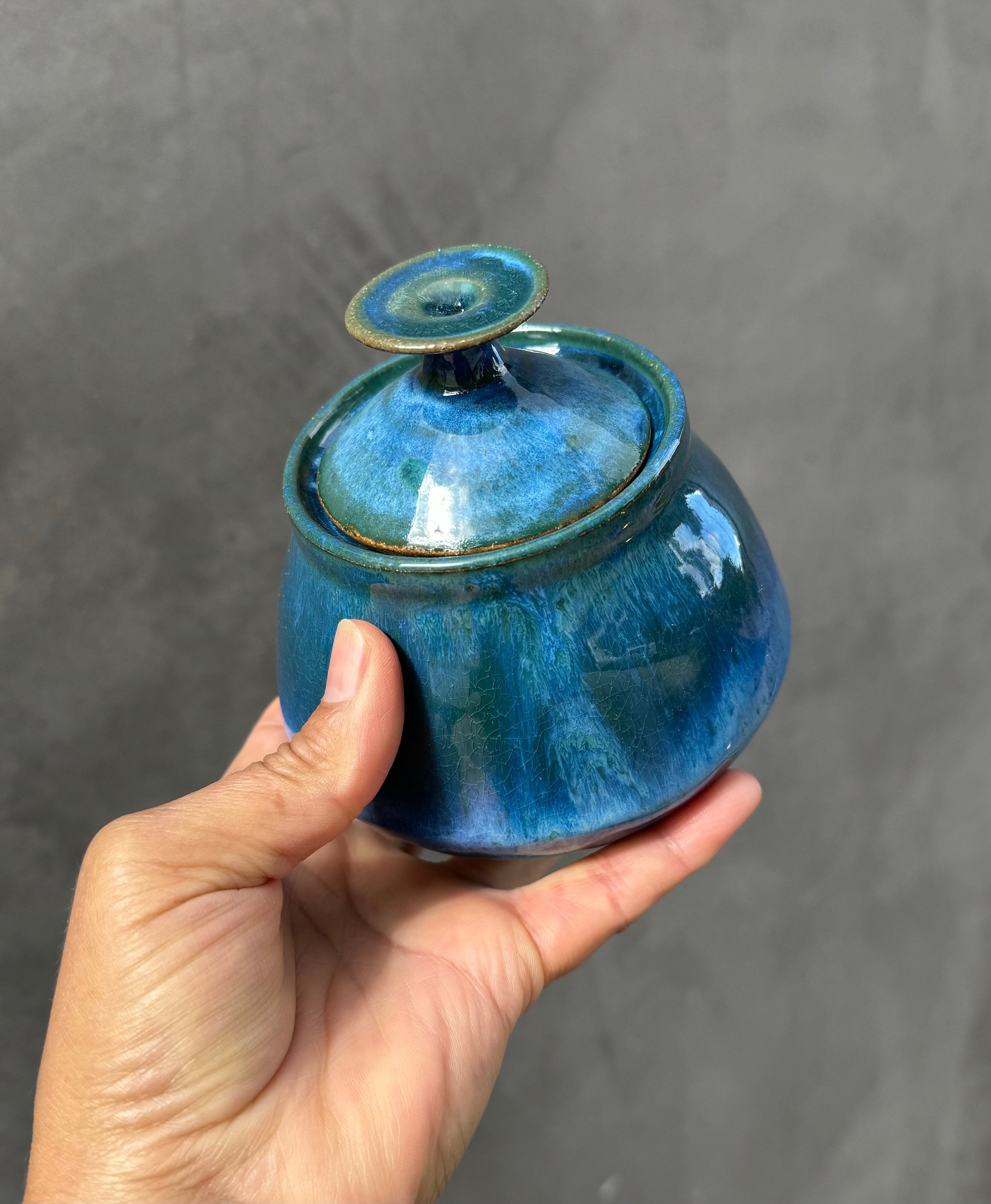 手作りの蓋付き陶器瓶：ろくろ成形の陶器容器 - Etsy 日本