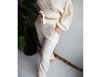 Cotton pants. Muslin pants. Elastic waist and ankle pants. Double gauze pants. Raw cotton pants. Boho wear pants. Summer pants. Resort wear.