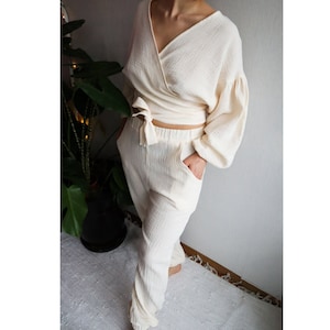Cotton pants. Muslin pants. Elastic waist and ankle pants. Double gauze pants. Raw cotton pants. Boho wear pants. Summer pants. Resort wear.