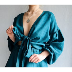 Haut portefeuille en lin.Blouse en lin.Haut kimono.Blouse à manches bouffantes.Top portefeuille.Blouse en lin doux.Top croisé en lin.Vêtements bohèmes.À porter toutes les saisons.