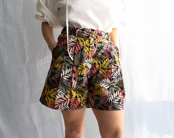 Shorts de linho. Shorts de cintura alta e pernas largas com bolsos. Shorts de linho clássicos. Shorts de cintura elástica. Shorts de verão feitos à mão para mulheres.