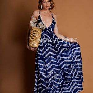 Vestido halter con efecto tie-dye de moda bohemia, vestido largo maxi para playa, vestido maxi boho para sol, vestido teñido a mano, vestido de verano, vestido fruncido