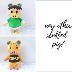 Puede incluir: Dos peluches de animales de los cerdos de la serie de videojuegos Animal Crossing. El cerdo de la izquierda lleva una camisa verde y el cerdo de la derecha lleva una camisa negra con un diseño amarillo. El texto "any other stuffed pig?" está escrito en cursiva negra sobre un fondo blanco.