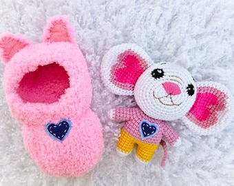 Crochet mouse Sculpture  with cocon and sewn mouse Sculpture in cocon