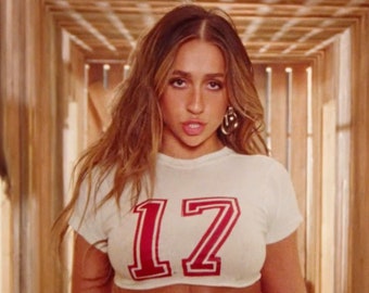 Tate McRae 17 Crop Top – Y2K Baby Tee, Pop Star Fan Gift - Custom Number Women T-shirt