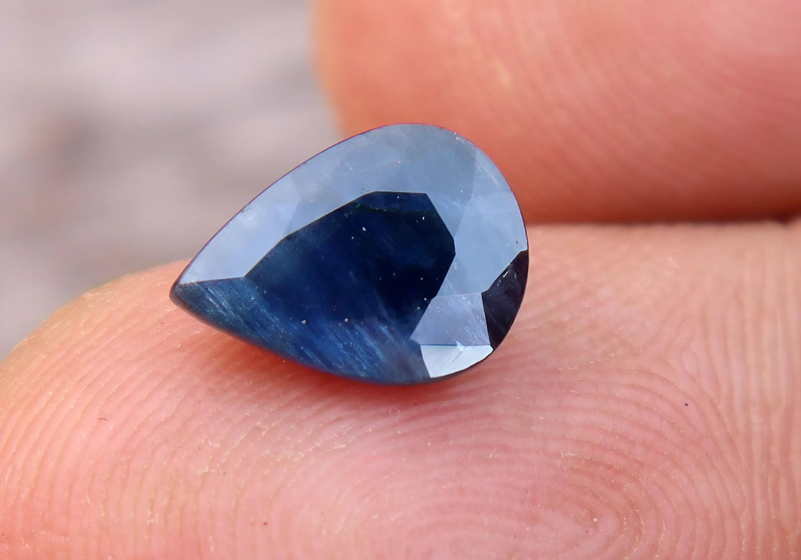 Vert bleuté profond Saphir - 0.88 ct