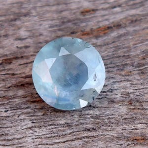 Grayish Blue Sapphire: 1.38 Carat Round Cut Gemstone