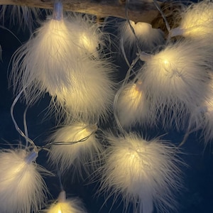 Lucine con soffici piume, decorazione perfetta per camerette e camerette