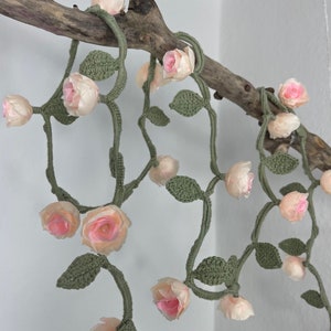 String of lights with roses as leaves - garland, battery-operated