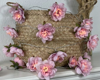 LED-Lichterkette mit wunderschönen Blumen in zartem Lila , Lichter-Dekoration indoor und outdoor mit Timer