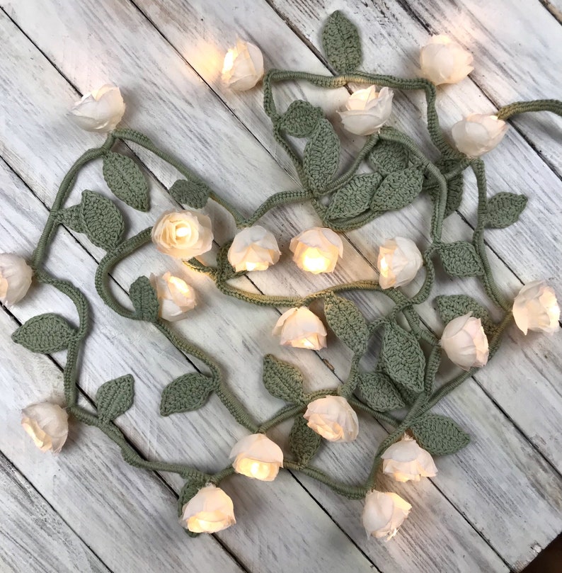 Fairy lights 20 roses, bush florets, leaves garland, battery image 1