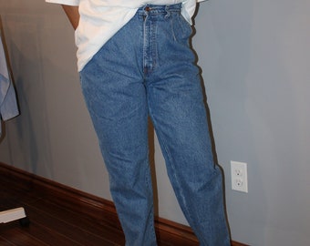 Vintage 1980s Medium Blue Wash High-Waisted Mom Jeans with Pleats