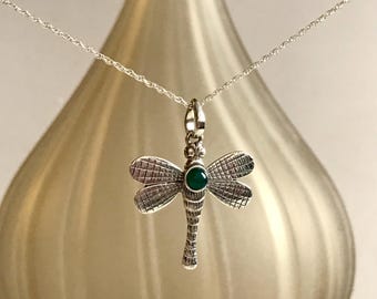 Collar de plata con libélula, collar delicado para combinar con otros collares, collar minimalista, joyería inspirada en la naturaleza, regalo para el Día de la Madre.